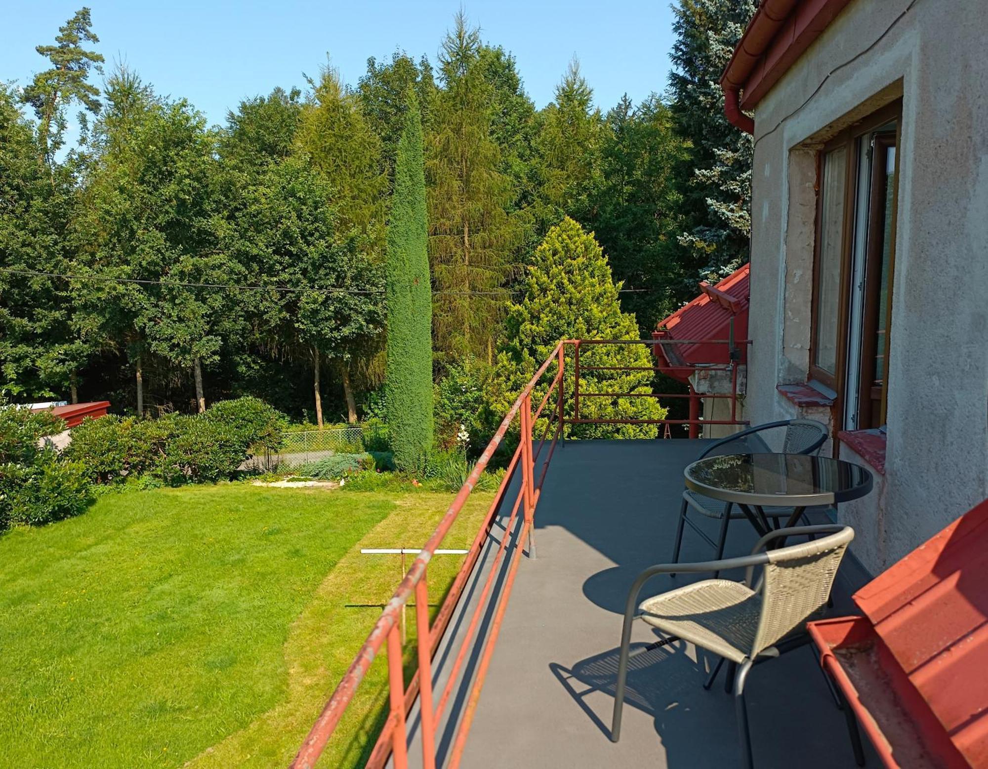 Apartman Za Lesem Červený Kostelec Bagian luar foto
