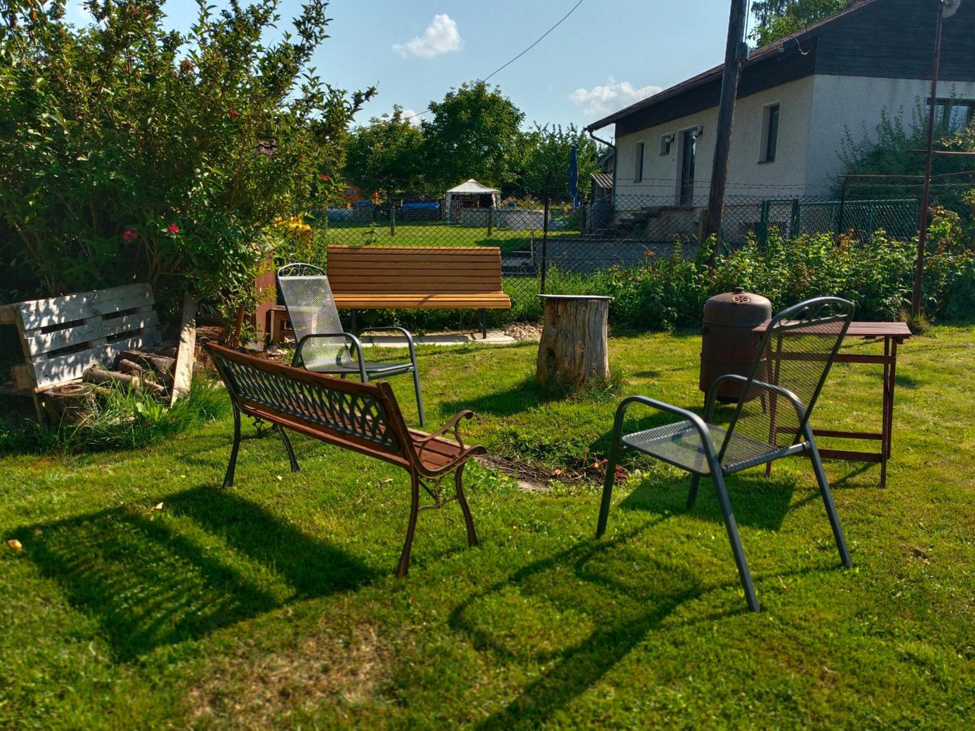 Apartman Za Lesem Červený Kostelec Bagian luar foto